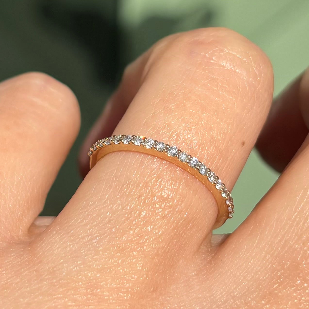 Диамантена халка от жълто злато, подходяща за сватбен пръстен